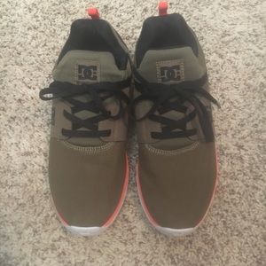 DC shoes size 8